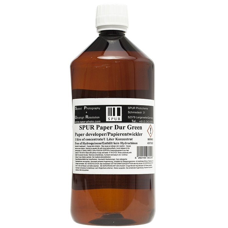 SPUR PAPER DUR ÖKO (organic) – consistent paper developer, HYDROCHINON free and without any other hazardous substances.   SPDÖ is best for use in both variable and single gradated paper.   Solutions 1+4/1+7 last weeks in the lab tray.  Good gray tone differentiation as well as neutral blacks and as well reproduces differentiated light properties of an image. Shadows are recognized as saturated black areas with out any tendencies for graying.  Hydriquinone free Developer from SPUR.