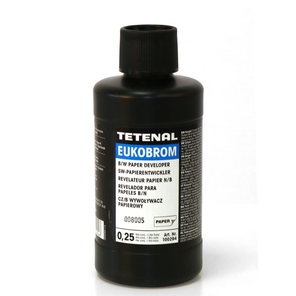 Tetenal Eukobrom is a high quality, universal b/w developer for all fibre based and PE papers. Eukobrom produces neutral images tones, rich blacks and glowing highlights.